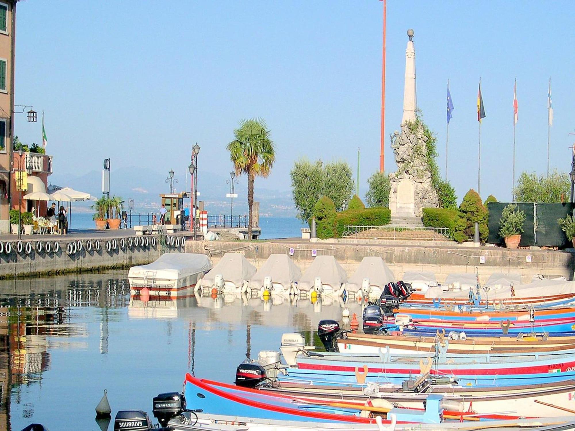 Enticing Holiday Home In Lazise With Swimming Pool Esterno foto