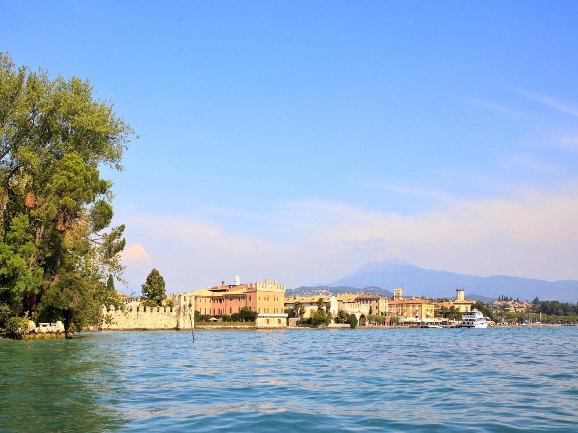 Enticing Holiday Home In Lazise With Swimming Pool Esterno foto
