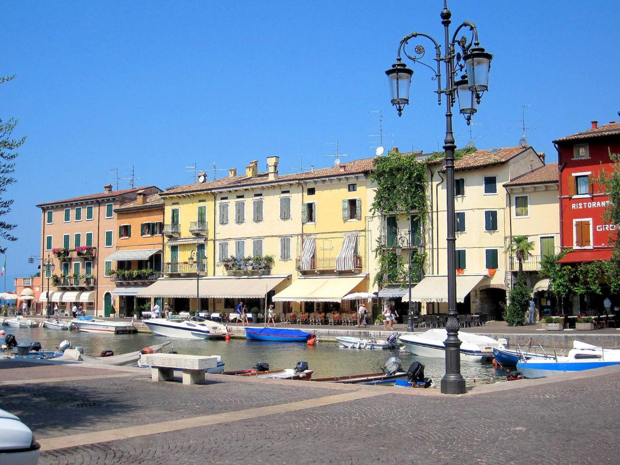 Enticing Holiday Home In Lazise With Swimming Pool Esterno foto